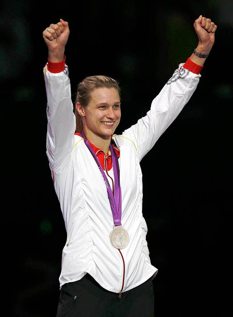 Britta Heidemann holt nach drei Tagen die erste deutsche Medaille: Bronze im Degen-Fechten.
