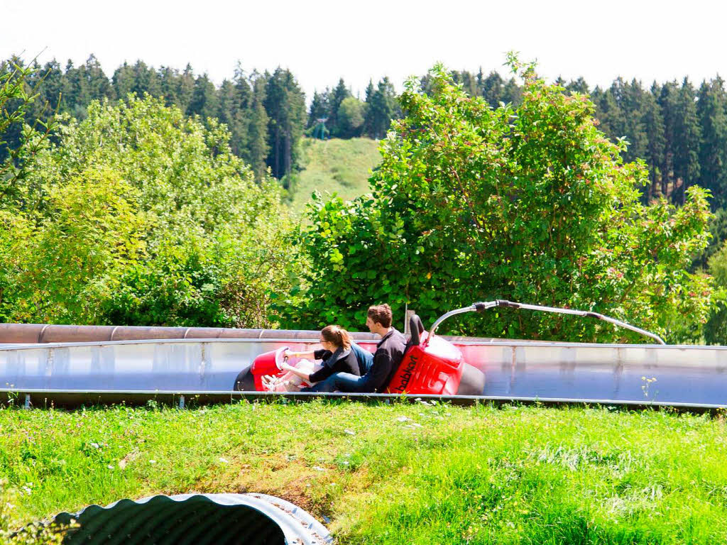 Sieht auch nach Gaudi aus: die Bobbahn im Schwarzwaldpark.