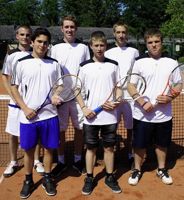 Die erfolgreichen Tennis-Junioren:  Ch...n Linkesch (vorne, jeweils von links)   | Foto: Privat