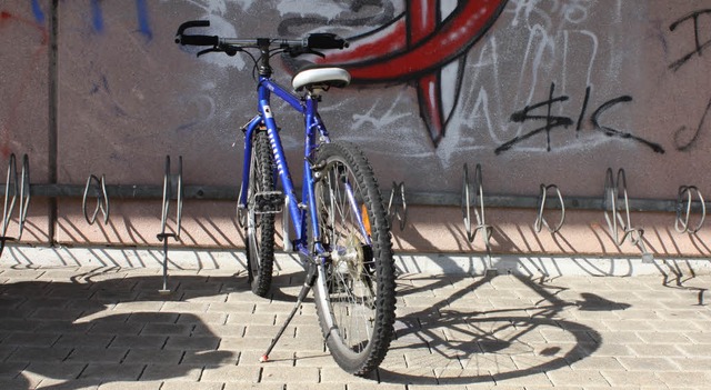 Der Fahrradstnder am ehemaligen Bahnh...oll noch dieses Jahr erneuert werden.   | Foto: Barbara Schmidt