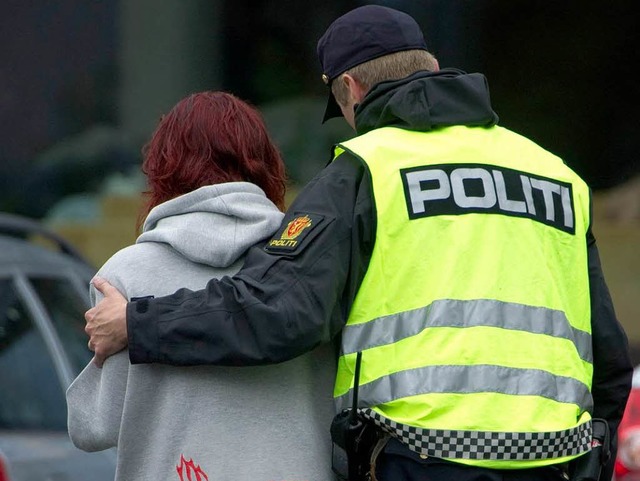 Ein Polizist nach dem Massaker auf   U...im Einsatz ging offenbar  vieles schie  | Foto: AFP