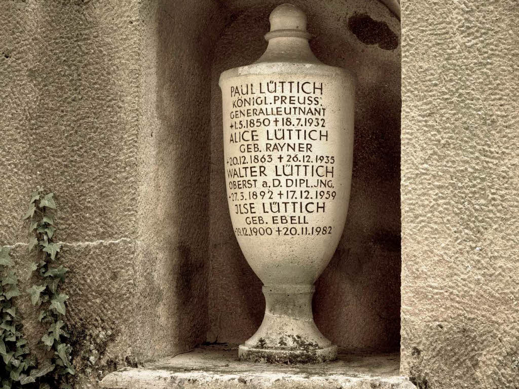 Bestattungskultur auf dem Freiburger Hauptfriedhof Bestattungskultur auf dem Freiburger Hauptfriedhof