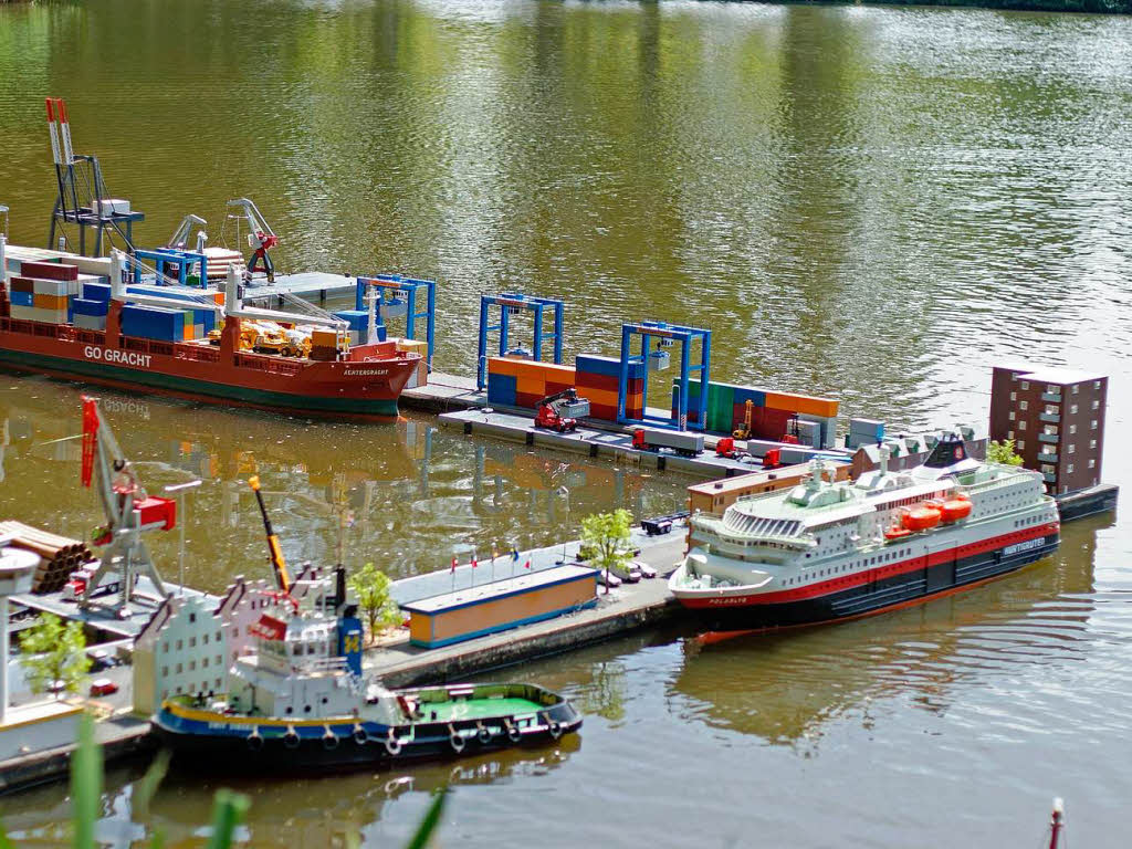 Sogar ein Luxusliner ankerte im Hafen von St. Peter.