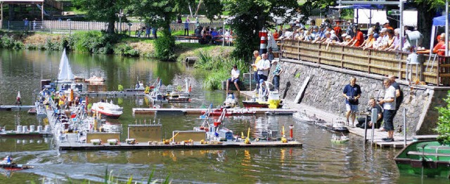 Blick auf die einzigartige Hafenanlage...ellschiffe im Badweiher von St. Peter.  | Foto: Christian John