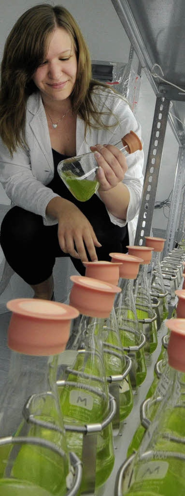 Greenovation-Mitarbeiterin Marina Sart...der Arbeit mit dem  Blasenmtzenmoos.   | Foto: Bamberger