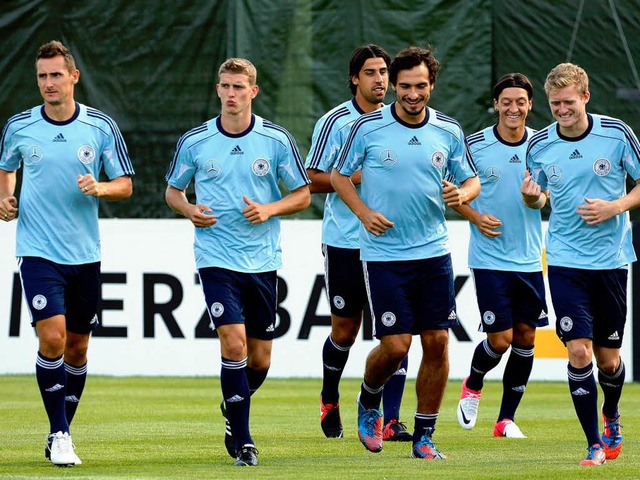 Bereit zum Aufgalopp: Miroslav Klose, ...vor dem Lnderspiel gegen Argentinien   | Foto: dapd