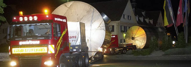 Przise Arbeit verlangt: Die Fahrer  m...rte um den ersten Mllheimer Kreisel.   | Foto: Volker Mnch