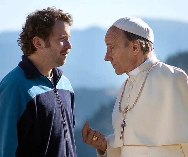 Verhandeln ein Wunder: Georg (Christian Ulmen) und der Papst (Nikolaus Paryla)   | Foto: dapd