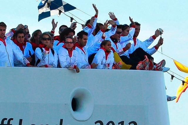 Olympiamannschaft feiert Poolparty auf dem Traumschiff