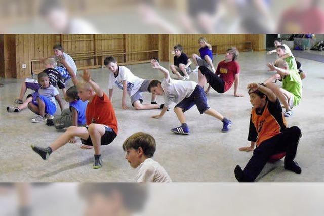 FERIEN IN INZLINGEN: Beim Breakdance auch was riskieren