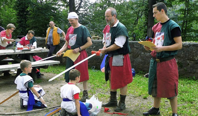 Reif fr den Ritterschlag waren die kl...tion der Bughexen auf der Kastelburg.   | Foto: Verein