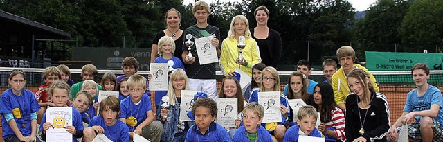 Die Jugendleiterinnen Nicole Delhey (h... beim TC Wehr den Tennispass erworben.  | Foto: Jrn Kerckhoff