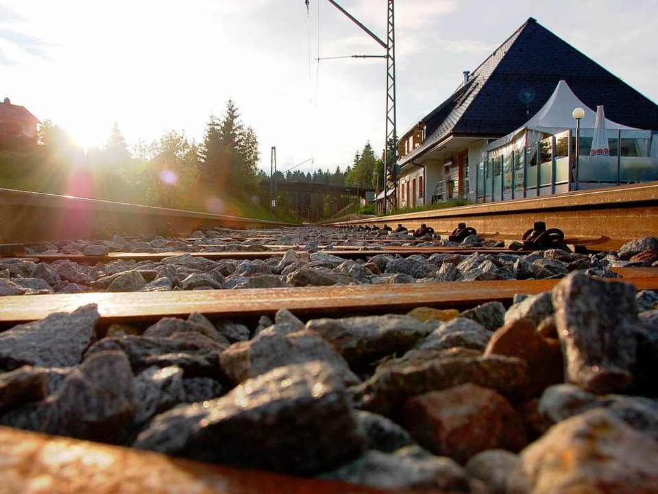 Die Bahn erneuert Gleise und reinigt S...der Bahnhof in Altglashütten zu sehen.  | Foto: Kathrin Blum