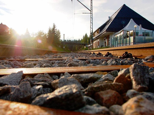 Die Bahn erneuert Gleise und reinigt S...der Bahnhof in Altglashtten zu sehen.  | Foto: Kathrin Blum