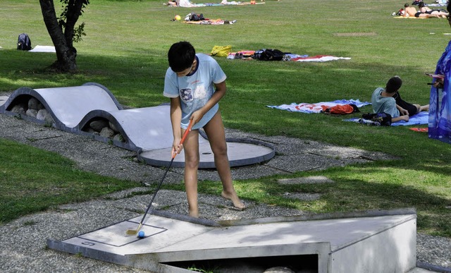 Minigolfturnier  im Schnauer Schwimmbad.   | Foto: Hannah Steinebrunner