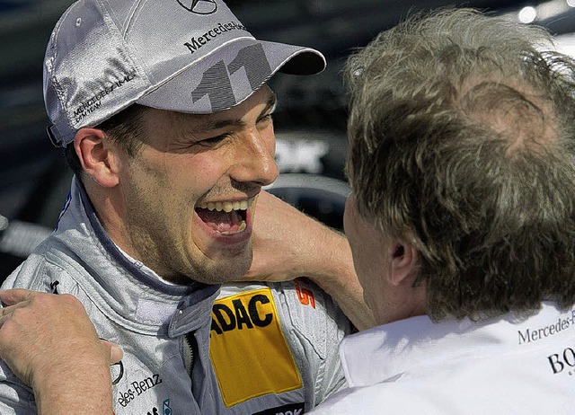 Will weiterfeiern: Mercedes-Pilot Gary...tt (links) mit Sportchef Norbert Haug   | Foto: dpa