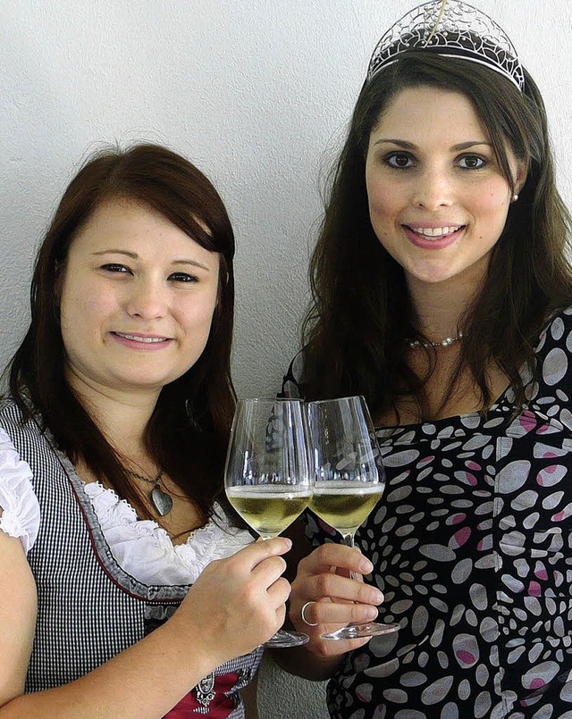 Nicole Grafmller (links)  ist neue Br...adischen Weinknigin Katharina Zimmer.  | Foto: Laila Moscatiello
