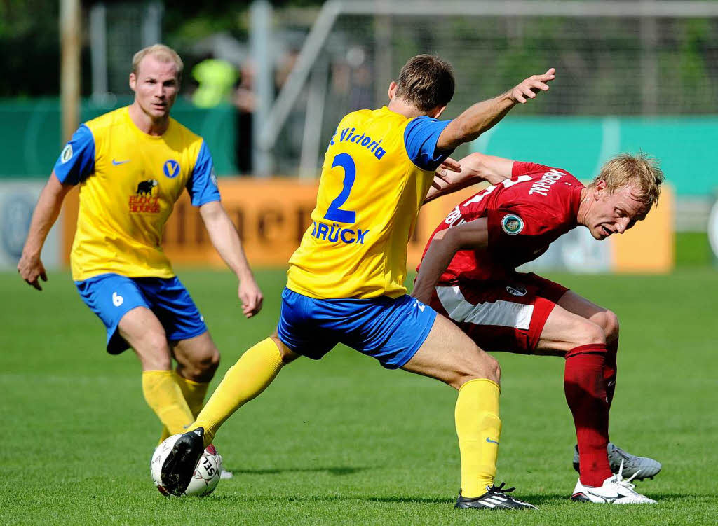 Jan Rosenthal kmpfet – und verletzte sich bei dem Spiel gegen den Sport Club Victoria Hamburg. Er fllt erst einmal aus.