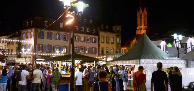 Stimmungsvolles Ambiente:  Breisgauer ... prsentieren sich auf dem Marktplatz.  | Foto: TRUL