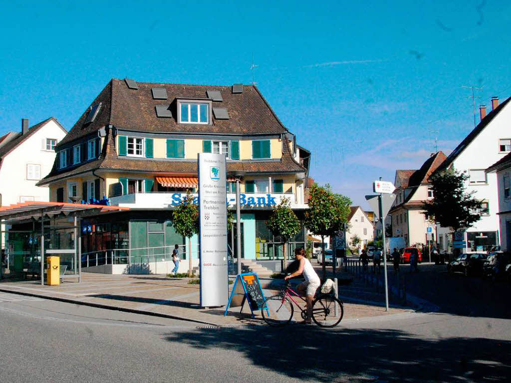 Trebbiner Platz heute: Die Sparda-Bank hat Einzug gehalten, der Gebudecharakter blieb unverndert.