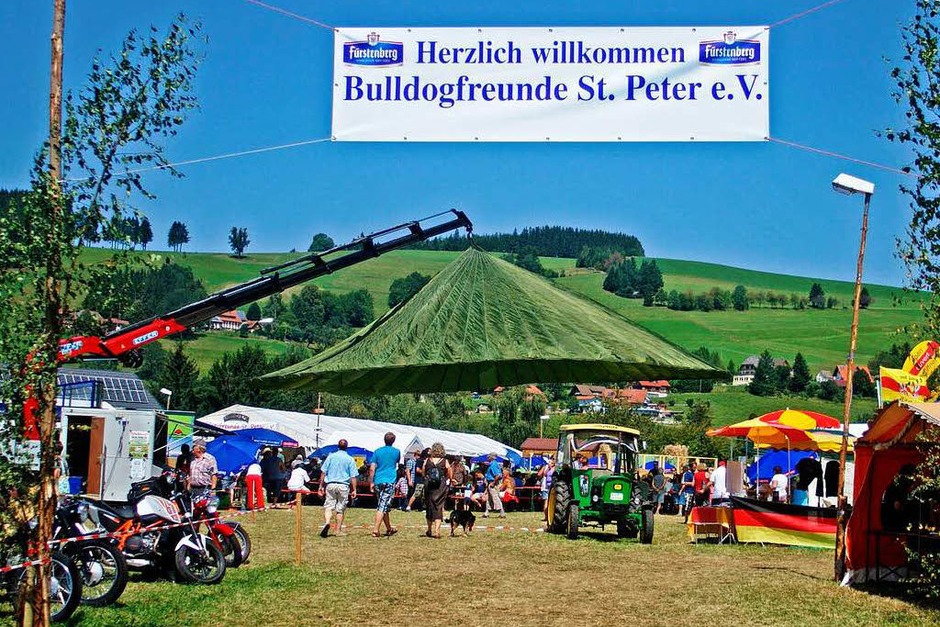 Das Bulldog-Treffen war hervorragend organisiert und hatte den Charakter eines sommerlichen Volksfestes (Foto: Christian John) Das Bulldog-Treffen war hervorragend organisiert und hatte den Charakter eines sommerlichen Volksfestes (Foto: Christian John)