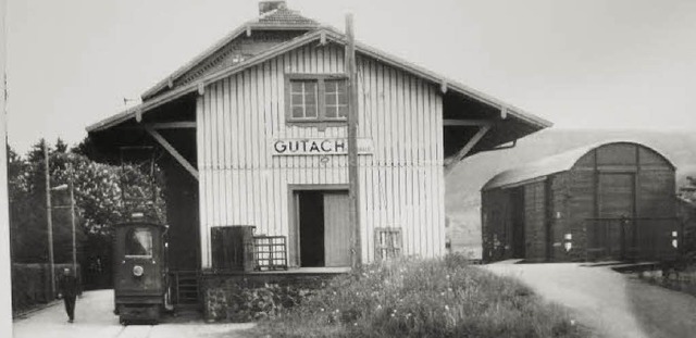 Der Bahnhof Gutach mit dem Gtermann&#...laden und abtransportiert. ARCHIV: zvg  | Foto: Gnter Bank