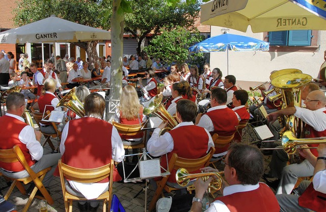 Der Musikverein Sasbach sorgte beim Pfarrfest fr die musikalische Unterhaltung.  | Foto: Roland Vitt