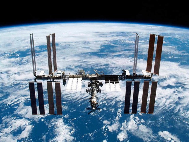 Die Raumstation ISS ist &#8211; manchmal &#8211; auch von der Erde aus zu sehen.  | Foto: dpa
