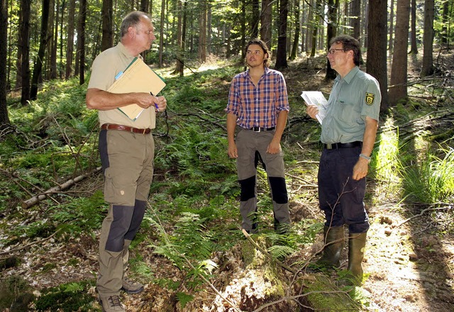 PEFC-Sachverstndiger Alfred Raunecker...te) und Forstdirektor Jrgen Schmidt.   | Foto: Privat