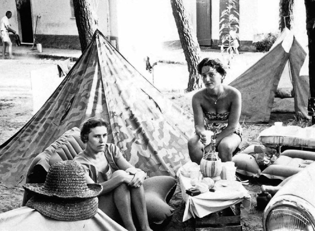 Unkompliziertes Ferienerleben auf dem Campingplatz in Marina di Massa, um 1954.   | Foto: Privat