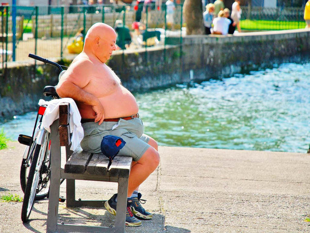 Siesta am Lago d`Iseo, Lombardei Foto: Axel Fleig, Lahr