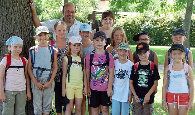 Bei der Ferienspielaktion der Narrengi... Hug mit den Kindern einen Narrenbaum.  | Foto: Jrg Schimanski