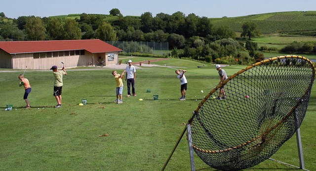 Beim Golfschnupperkurs wurden die wichtigsten Schlagarten im Golfsport gebt.  | Foto: Jrg Schimanski