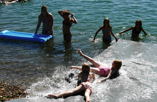 Spa beim Windsurfclub:  Wasserrutsche-Landeplatz war der Mllersee.  | Foto: Roland Vitt