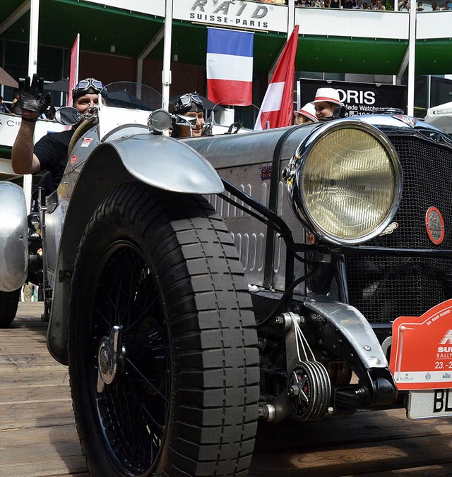 Die Freunde schner Oldtimer hatten ihre wahre Freude beim Start der Rallye.   | Foto: Michael Reich