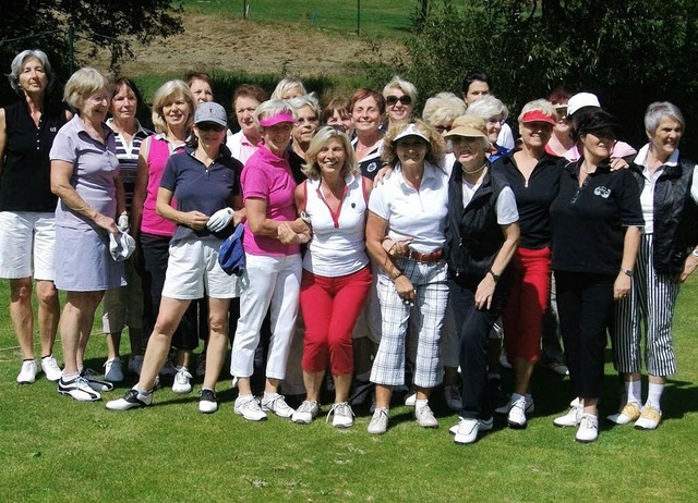 Die Golf-Ladies von Schopfheim und Sch... einem Freundschaftsturnier zusammen.   | Foto: Privat