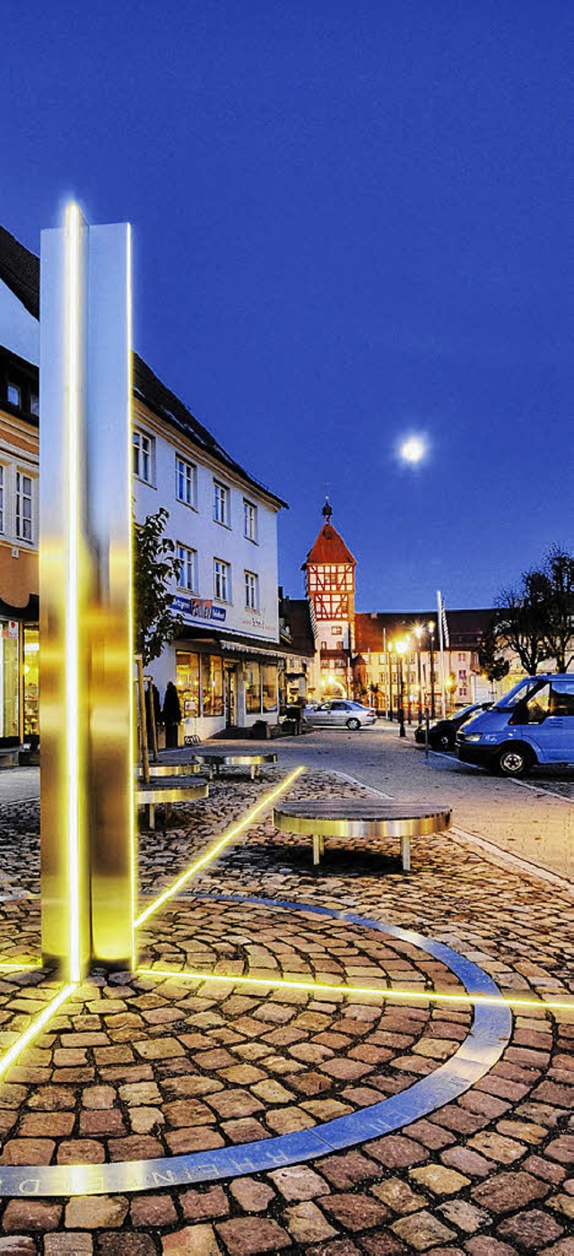 Der neu gestaltetet Zhringerplatz in Brunlingen bei Nacht.   | Foto: Stadt