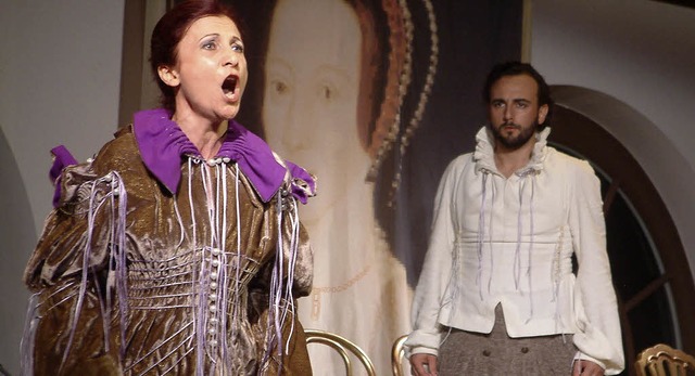 Vili Gospodiva als Anna Bolena und Leo...azzi als Lord Percy beim Opernfestival  | Foto: Roswitha Frey