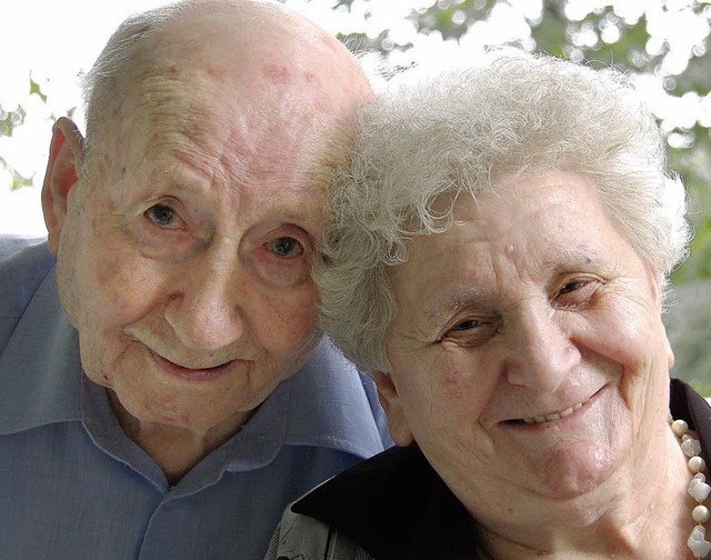 Seit 60 Jahren ein Paar: Theresia und Anton Schmidt   | Foto: Wolfgang Beck