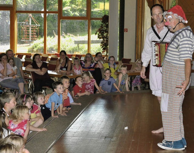 Clown Beppo und sein neunmalkluger &#8...astes in Hchenschwand oft zum Lachen.  | Foto: Stefan Pichler