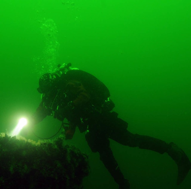 Gucken ist erlaubt: Wracktaucher vor der Insel Hiddensee  | Foto: Archaeomare (Thomas Frster)