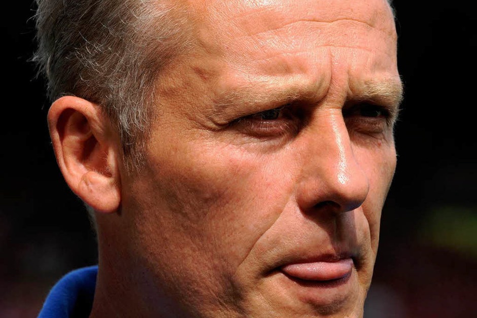 SC-Trainer Christian Streich im Interview unmittelbar vor dem Auftaktspiel gegen den 1. FSV Mainz. (Foto: dpa) SC-Trainer Christian Streich im Interview unmittelbar vor dem Auftaktspiel gegen den 1. FSV Mainz. (Foto: dpa)