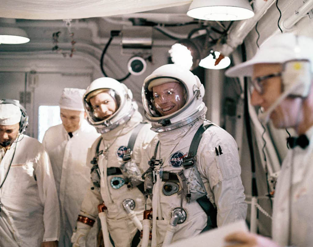 16. Mrz  1966:  Neil A. Armstrong and David R. Scott bei einer Simulation.