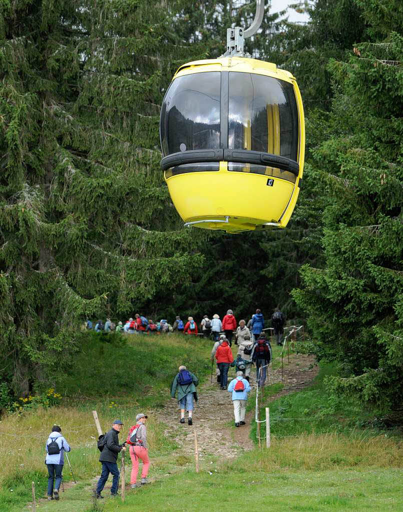 Berggottesdienst und Wanderung mit Freiburgs Erzbischof Robert Zollitsch auf dem Belchen.