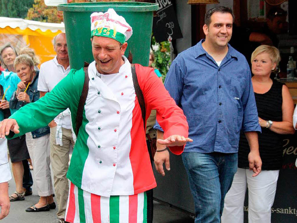 Nico Vulcano, Inhaber der Pizzeria Da Nico im Ortsteil Schallstadt gibt sich als beschwipster Gutedelfreund.