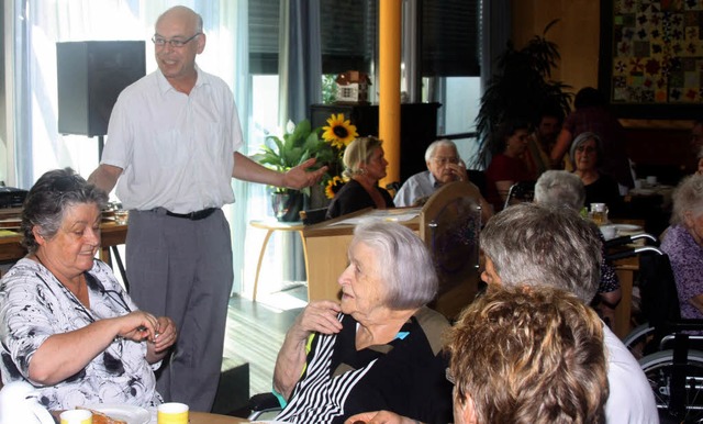 Zum Sommerfest begrte Mhlehof-Gesch...ren und Angehrige in der Kaffeemhle.  | Foto: Fabry