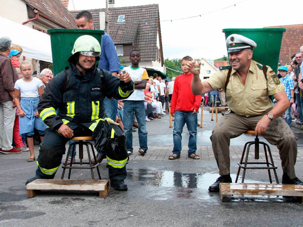 Polizeikomissar Markus Schneider und Michael Knrr von der Feuerwehr Pfaffenweiler treten gegeneinander an.