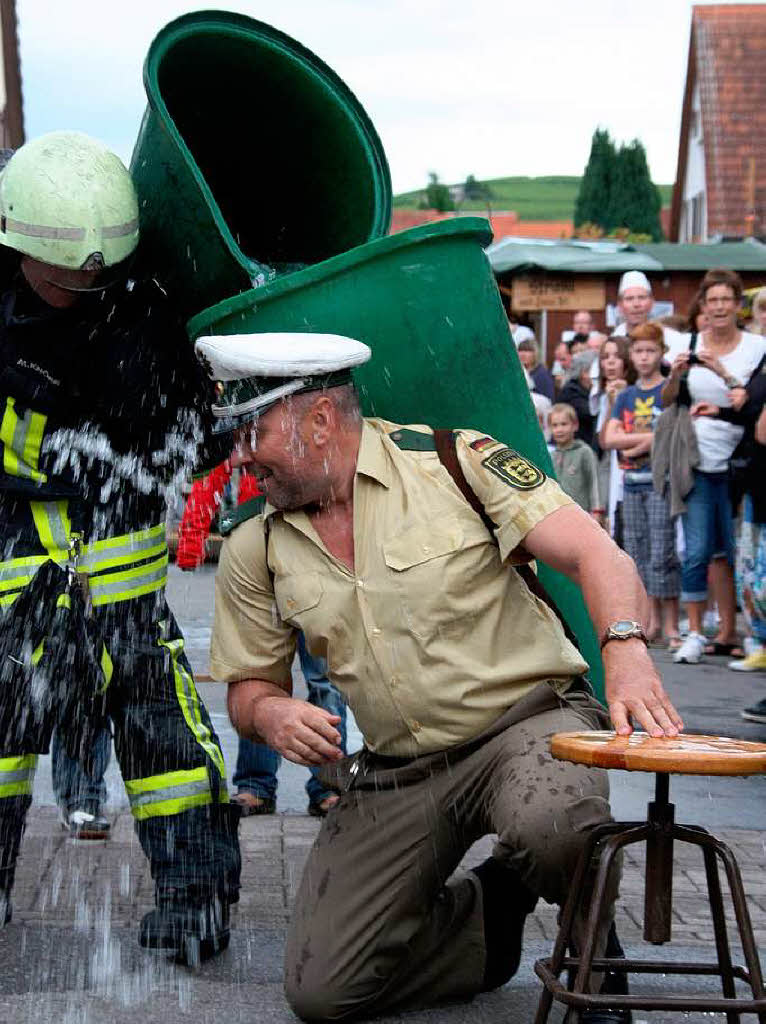 Polizeikomissar Markus Schneider tritt gegen Michael Knrr von der Feuerwehr Pfaffenweiler an.