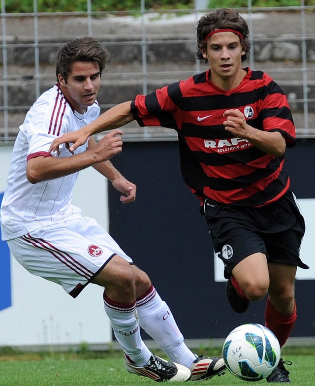 Fuball, U19, Bundesliga, Staffel Sd/...r (r) Freiburg gegen Patrick Erras (l)  | Foto: Seeger