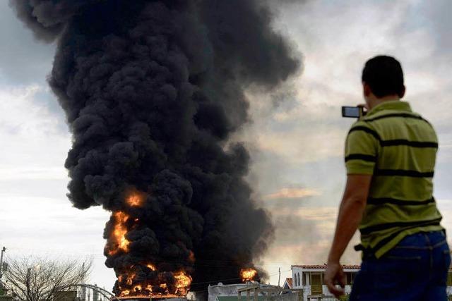 Explosion in Öl-Raffinerie – Dutzende Menschen sterben